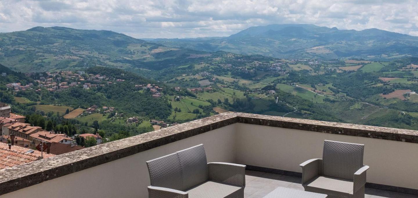 Titano Suites Сан-Марино Экстерьер фото